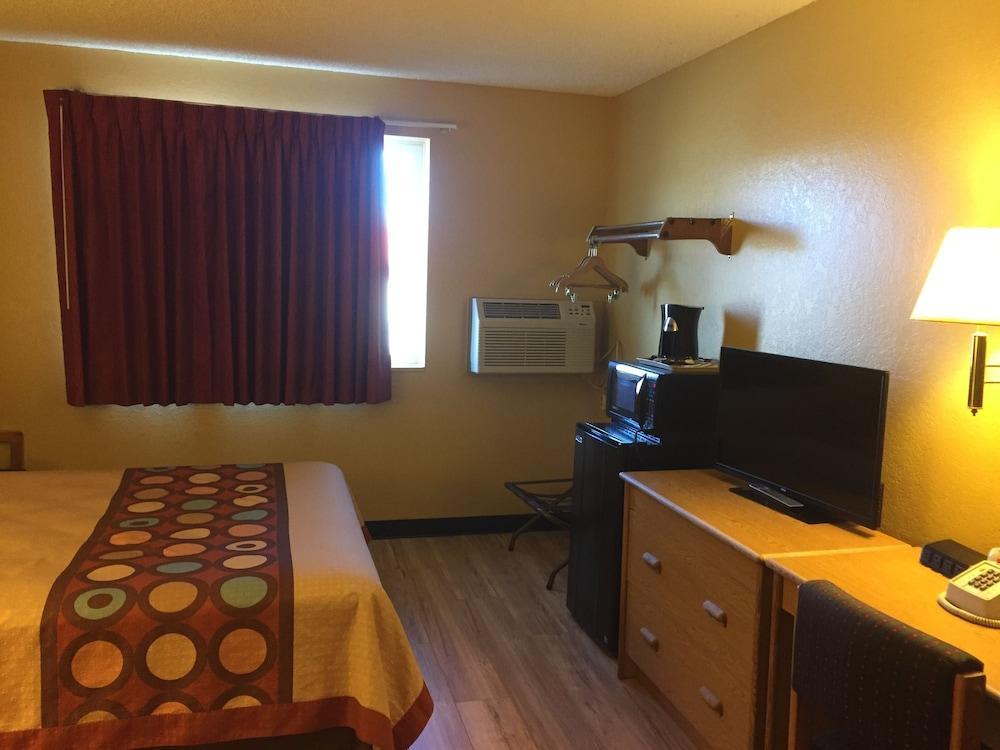 Super 8 By Wyndham Raton Hotel Kültér fotó