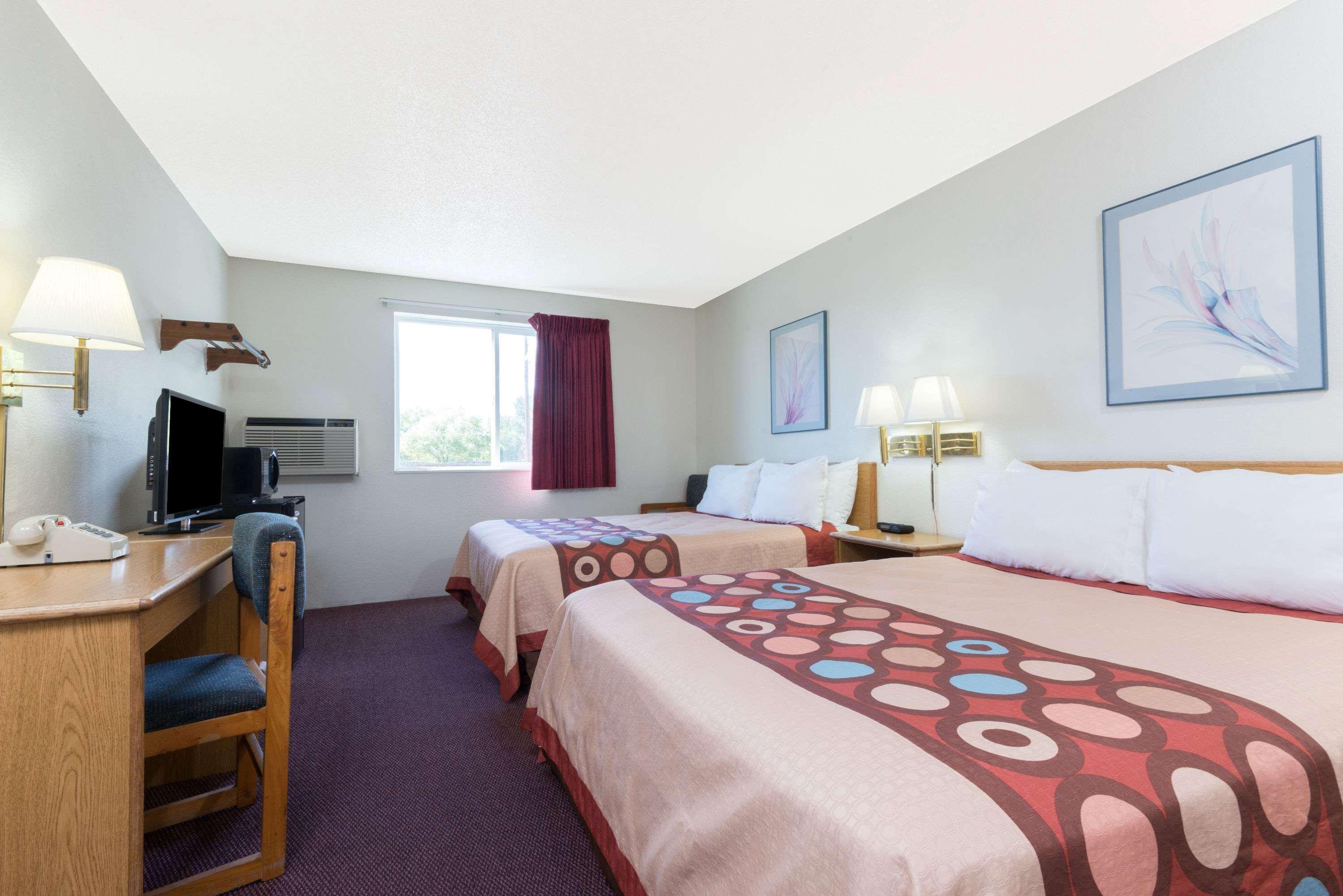 Super 8 By Wyndham Raton Hotel Kültér fotó