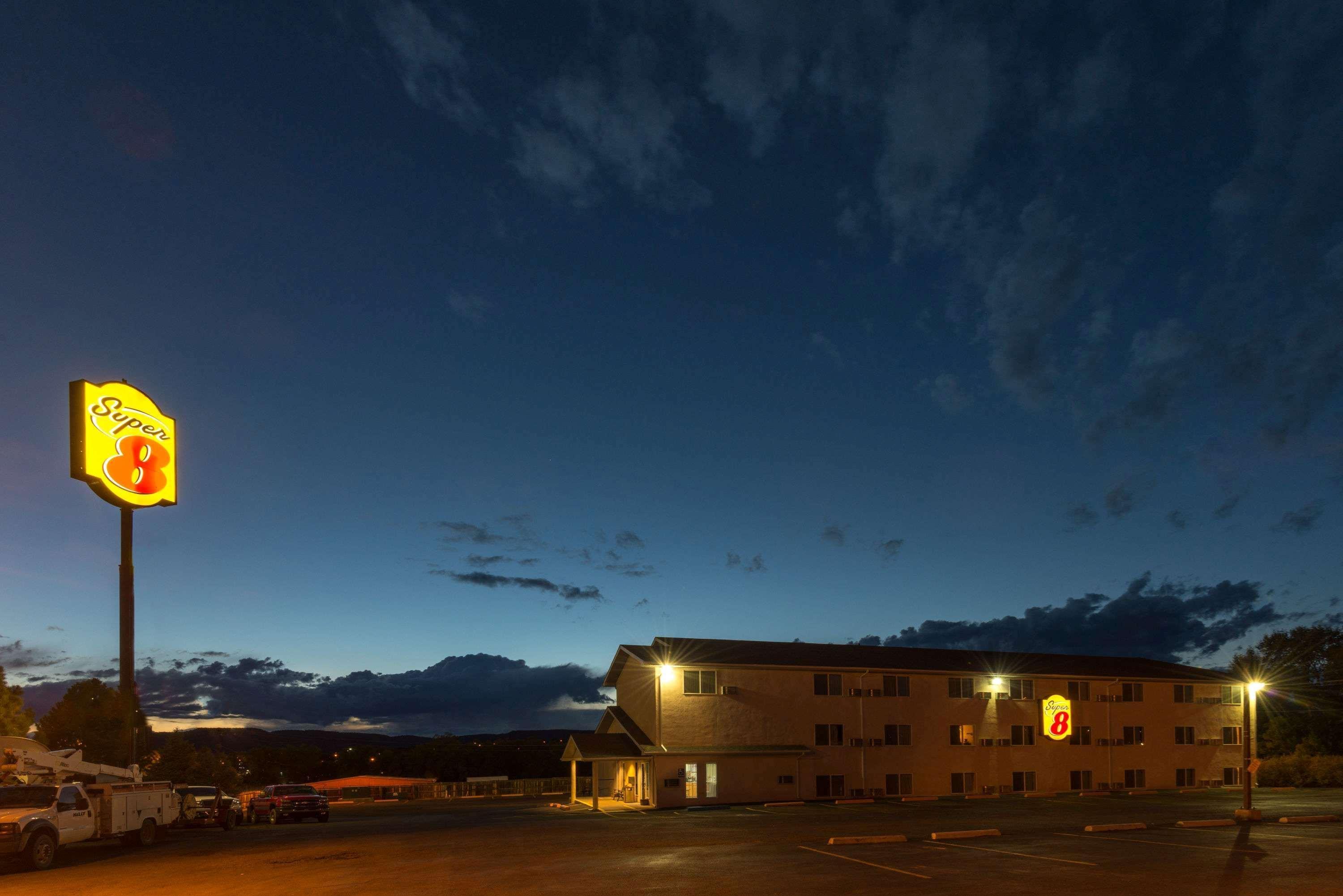Super 8 By Wyndham Raton Hotel Kültér fotó