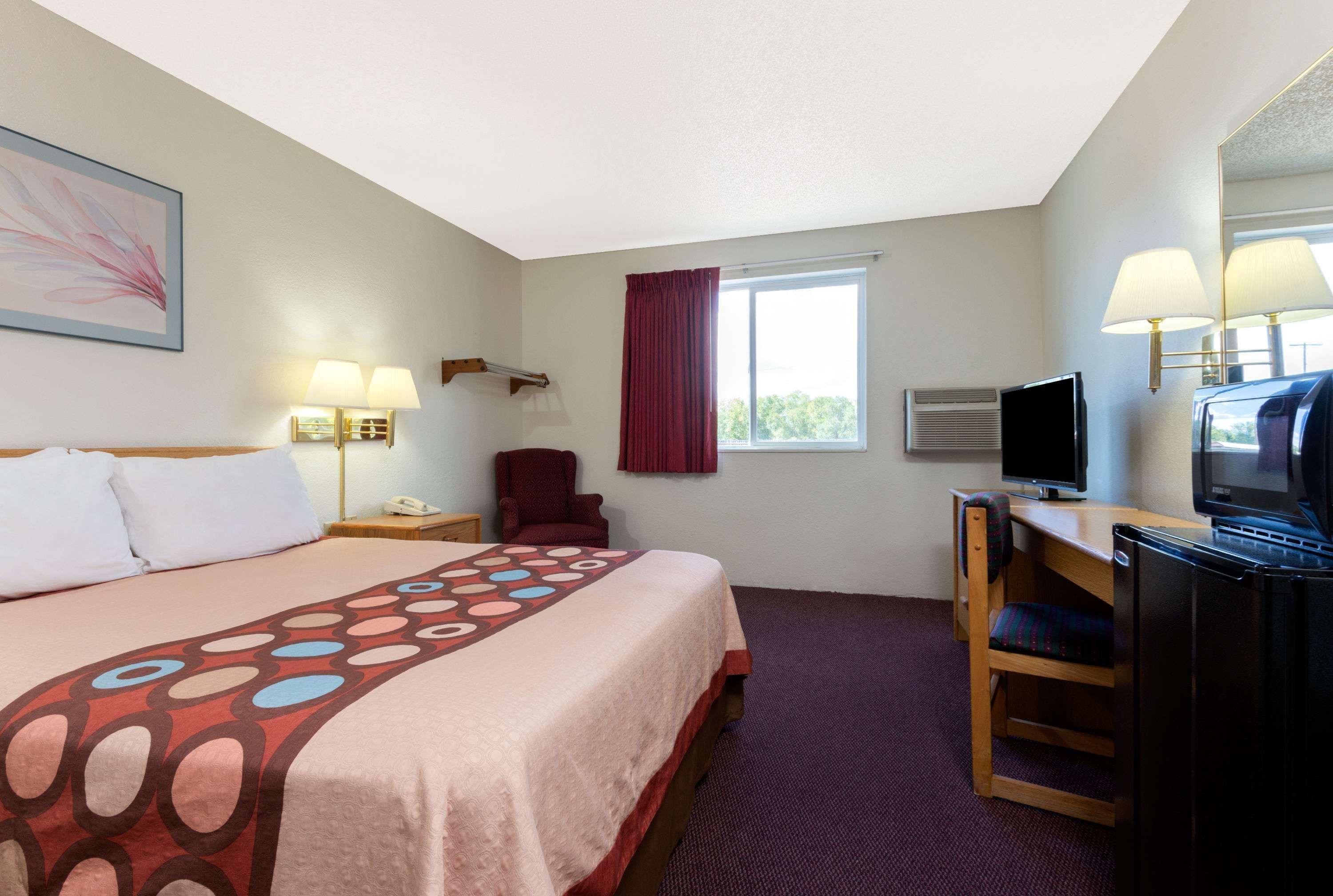 Super 8 By Wyndham Raton Hotel Kültér fotó