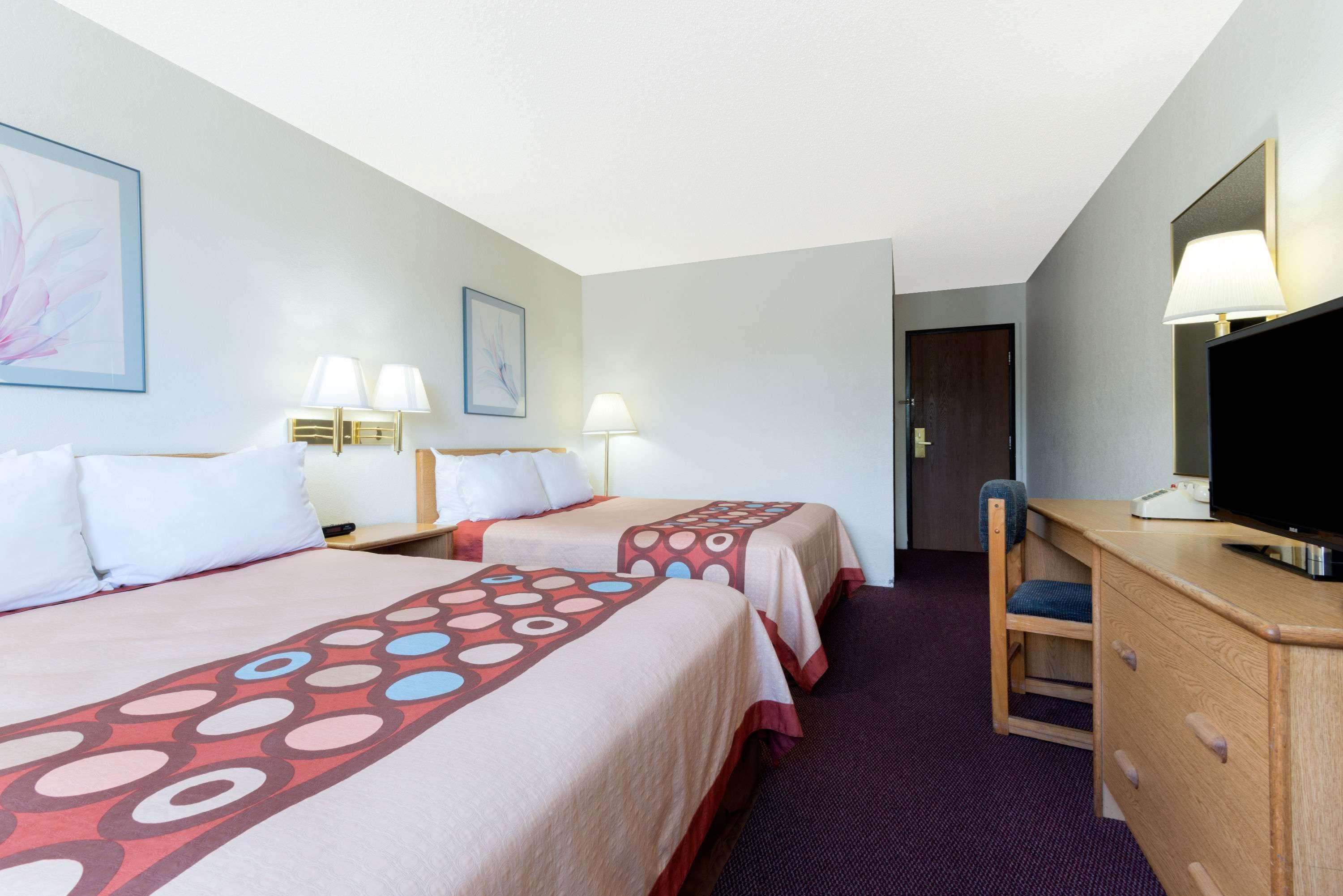 Super 8 By Wyndham Raton Hotel Kültér fotó