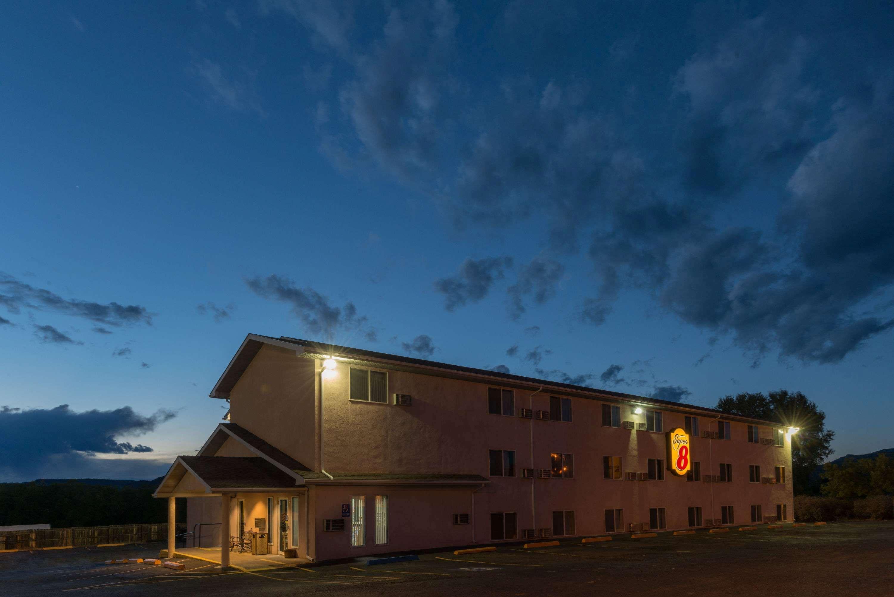 Super 8 By Wyndham Raton Hotel Kültér fotó