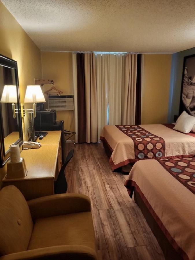 Super 8 By Wyndham Raton Hotel Kültér fotó
