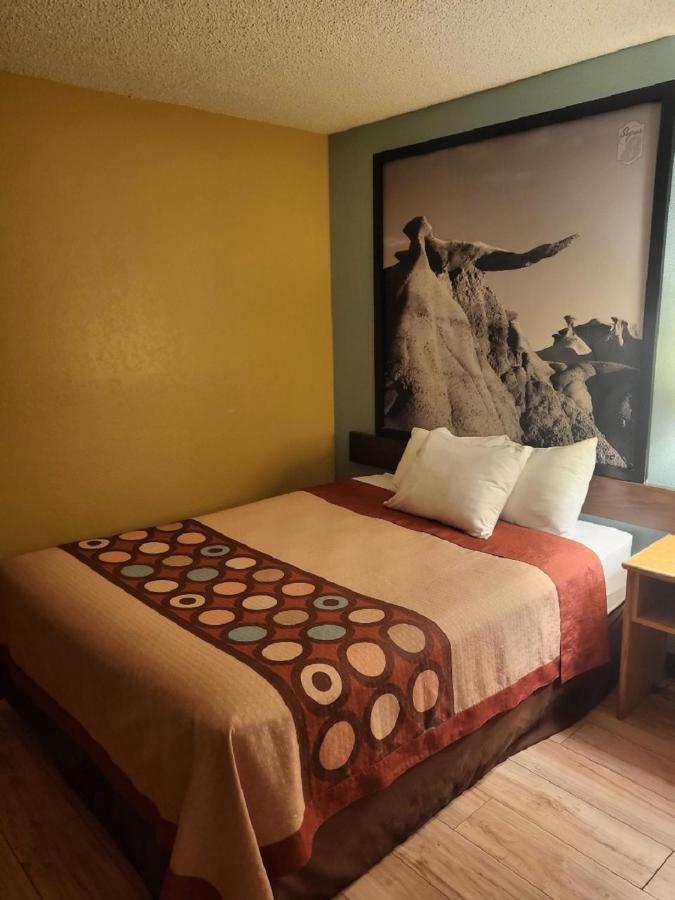 Super 8 By Wyndham Raton Hotel Kültér fotó