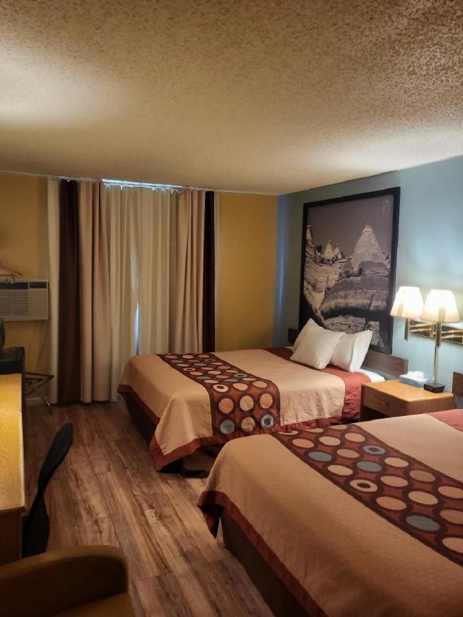 Super 8 By Wyndham Raton Hotel Kültér fotó