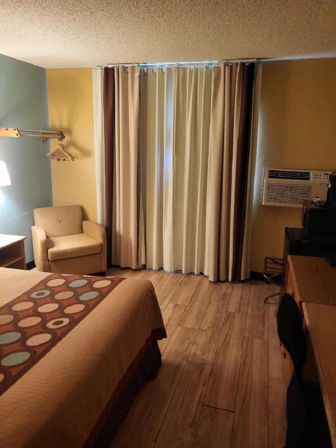 Super 8 By Wyndham Raton Hotel Kültér fotó
