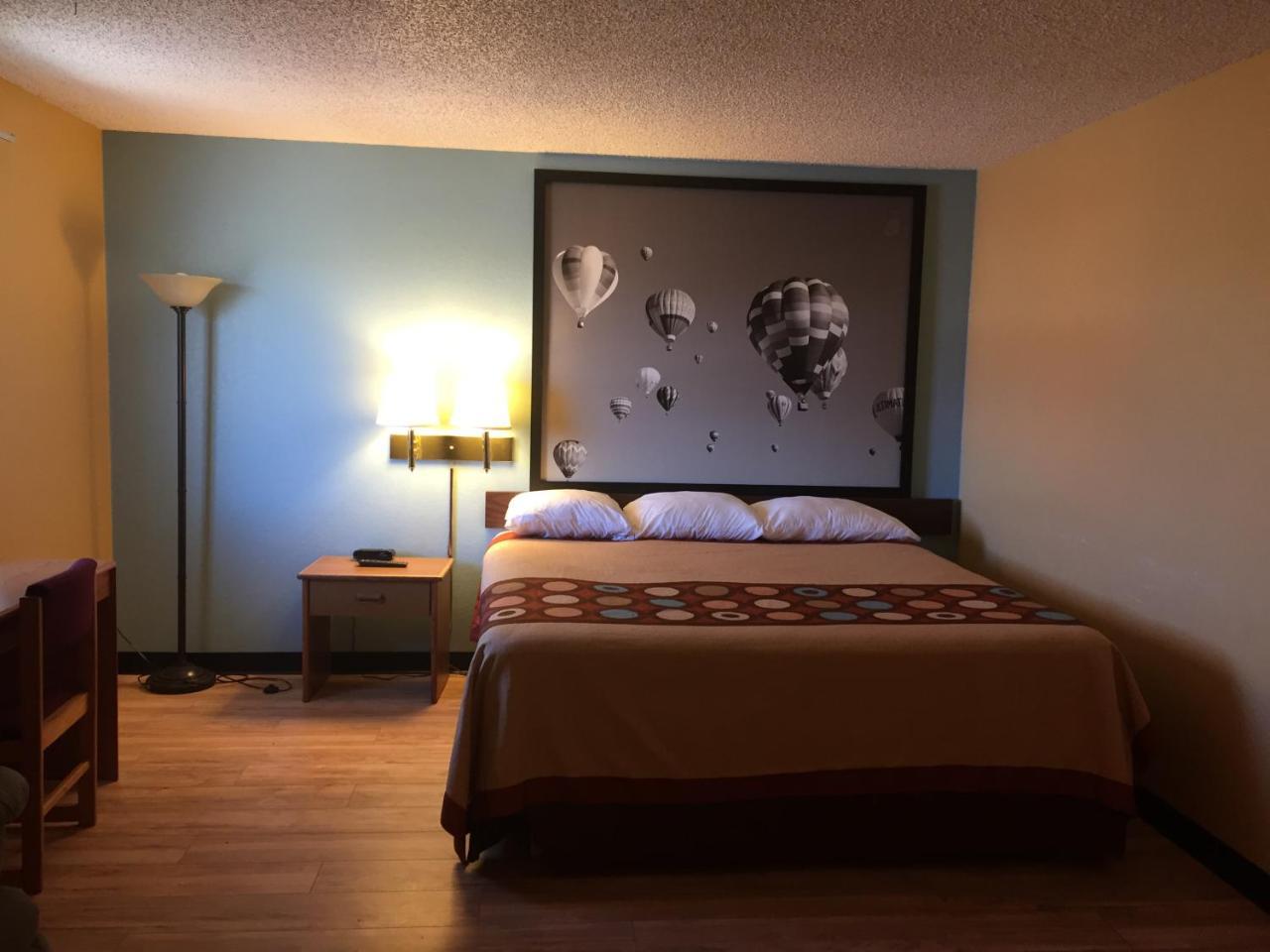 Super 8 By Wyndham Raton Hotel Kültér fotó